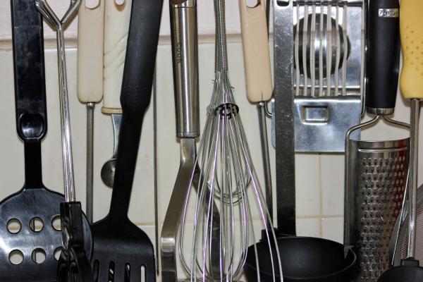 3 Magnet Hacks for Your Tiny Kitchen