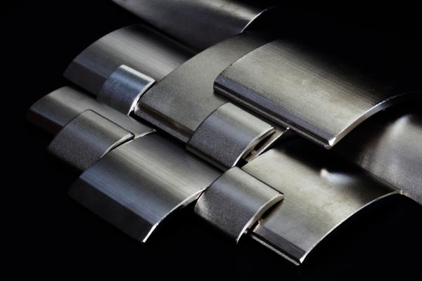 Essentials of Arc Magnets