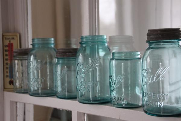 Magnetic Mason Jar Storage Shelf