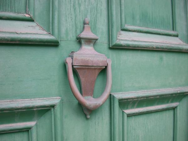 Door Knocker Key Hider, A Magnetic DIY