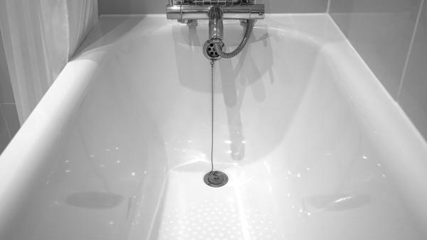 How Magnets Help Control Your Shower Curtain
