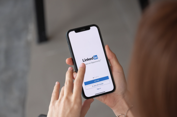LinkedIn Accounts to Follow for Magnet Information