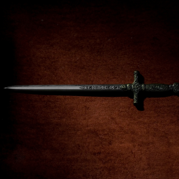 Magnet Fisher Retrieves 1,000-Year-Old Sword