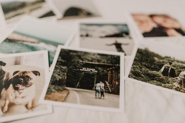 DIY Minimalist Photo Stand