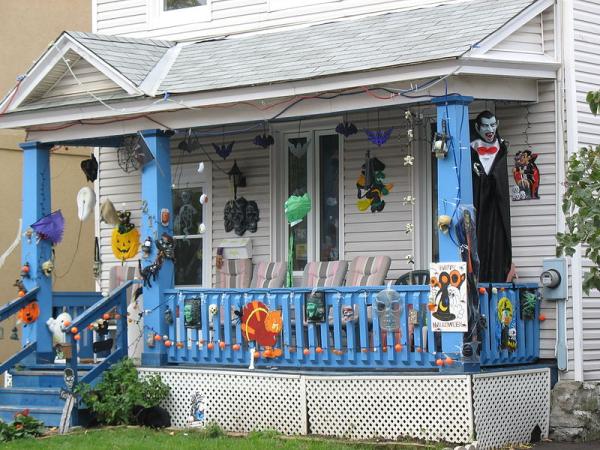 3 Halloween Decorations You Can Hang With Magnets